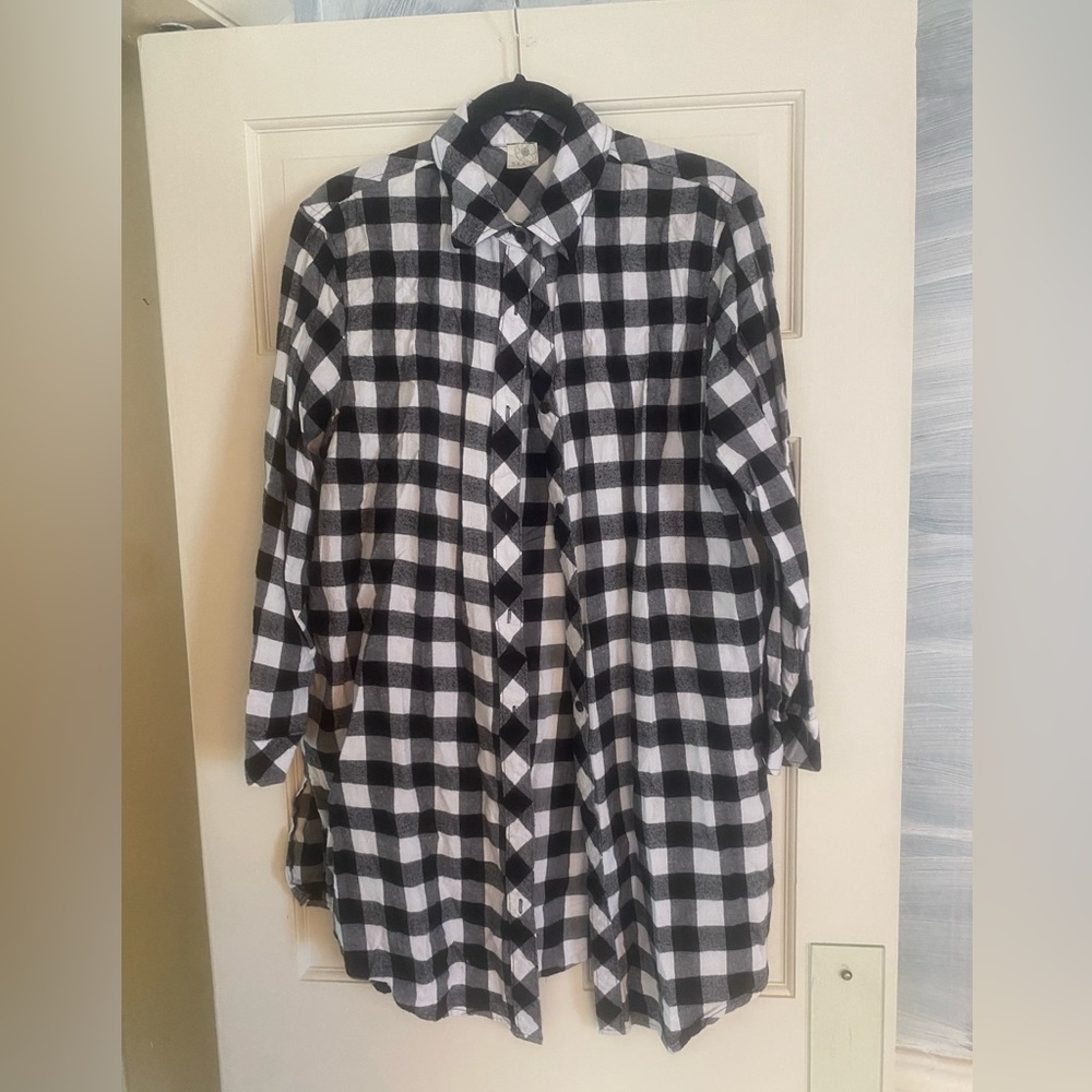 BLACK, WHITE FLANNEL TUNIC - GREAT WITH BLACK LEGGINGS